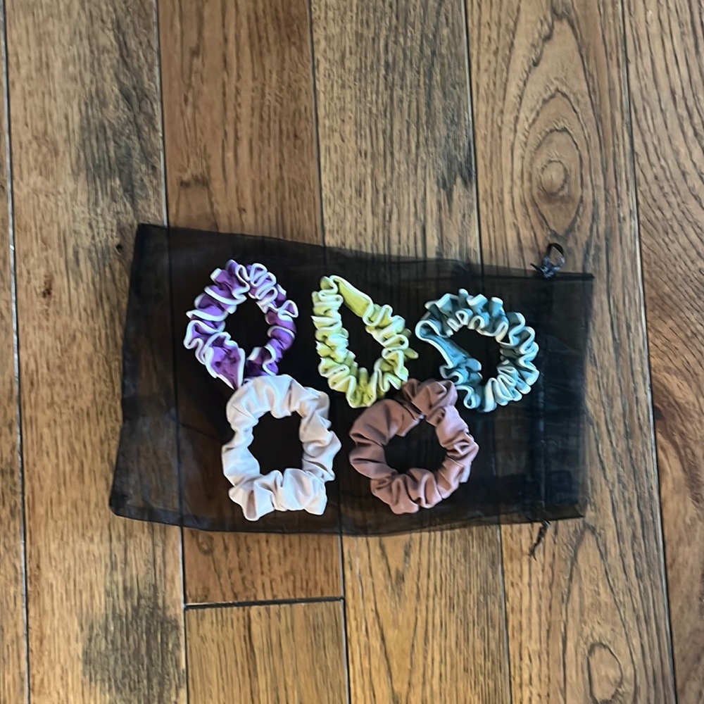 lululemon scrunches set (never used)